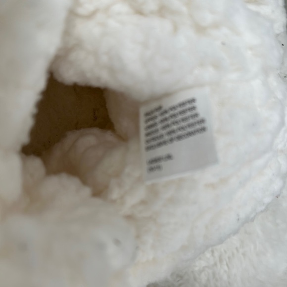 Jane and Bleecker Fluffy Cream and Tan Slippers - Picture 4 of 5